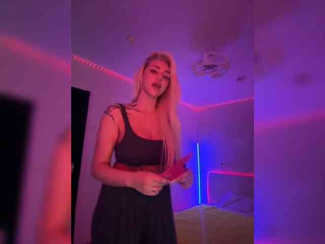 -AmazingBlonde- webcam