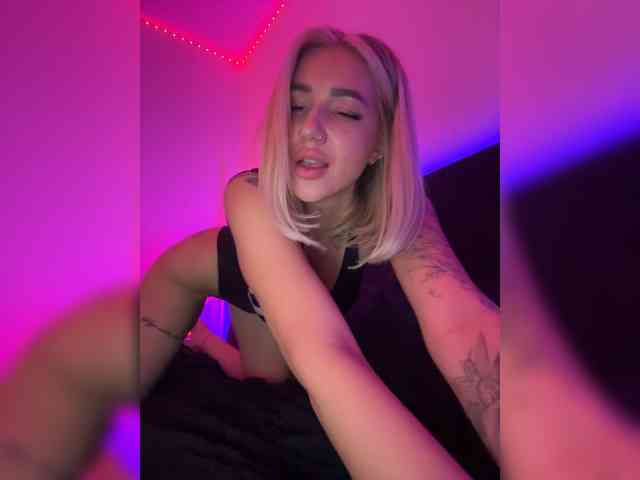 -AmazingBlonde-