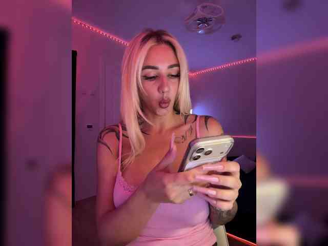 -AmazingBlonde- webcam