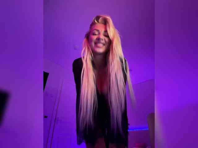 -AmazingBlonde- webcam