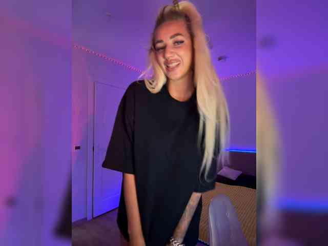 -AmazingBlonde- webcam
