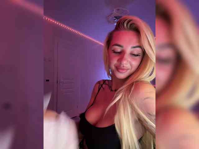 -AmazingBlonde- webcam