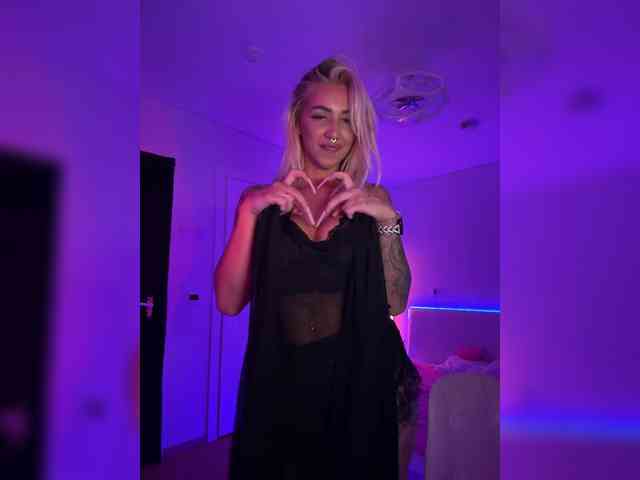 -AmazingBlonde-