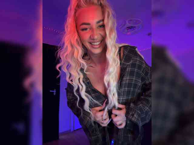 -AmazingBlonde- webcam