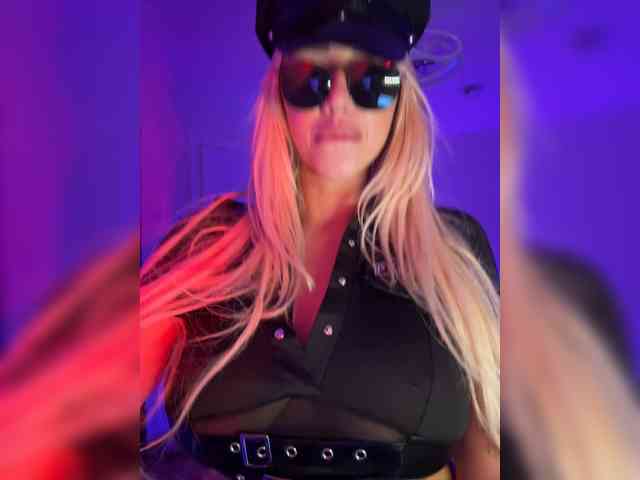 -AmazingBlonde- webcam