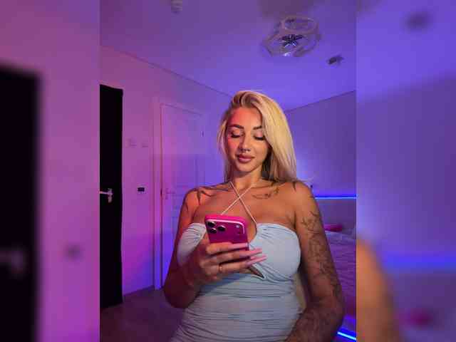 -AmazingBlonde- webcam