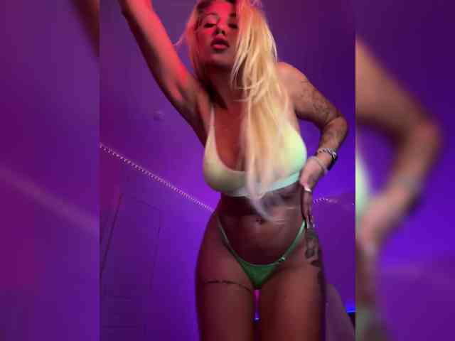 -AmazingBlonde-