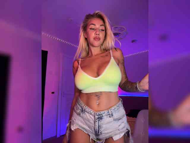 -AmazingBlonde- webcam