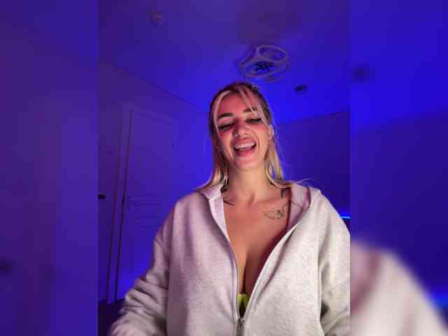 -AmazingBlonde- webcam