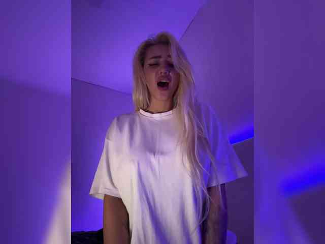 -AmazingBlonde- webcam