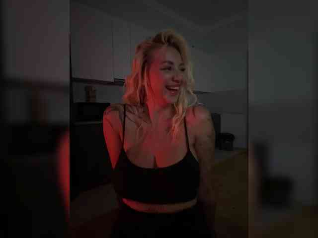 -AmazingBlonde- webcam