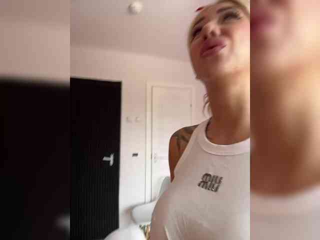 -AmazingBlonde- webcam