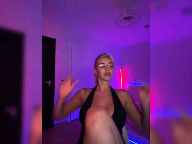 -AmazingBlonde- webcam