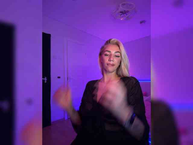 -AmazingBlonde- webcam