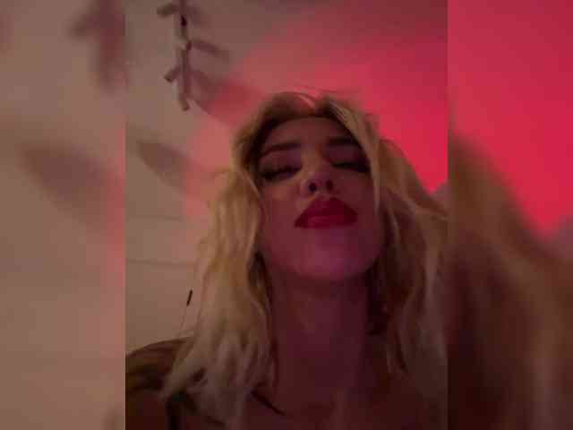 -AmazingBlonde-