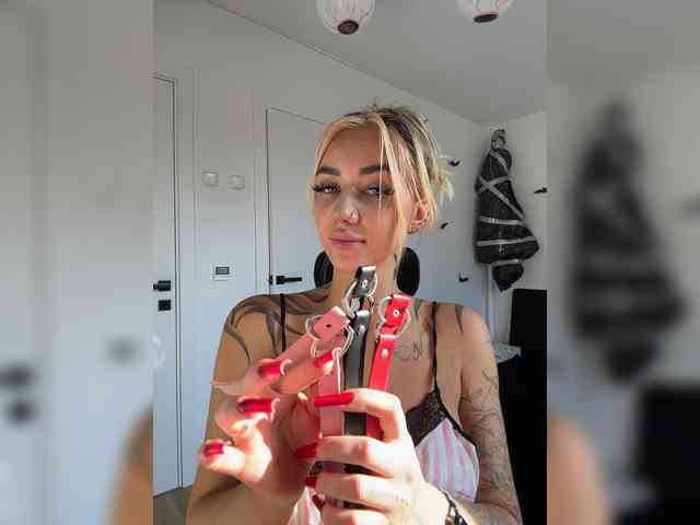 -AmazingBlonde-