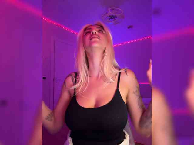 -AmazingBlonde- webcam