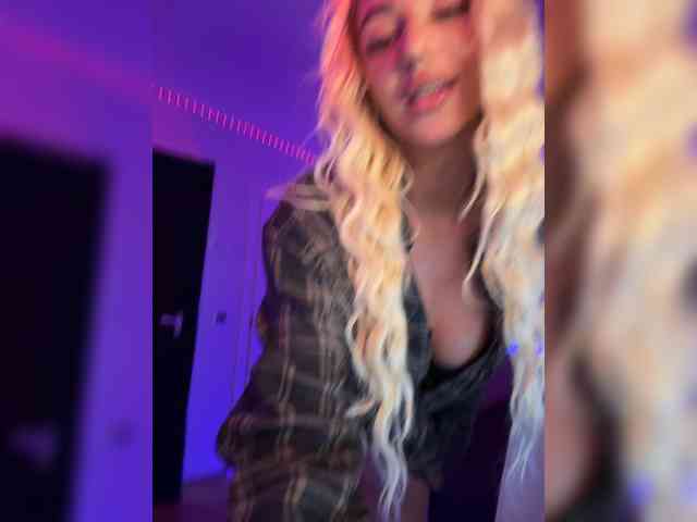-AmazingBlonde- webcam