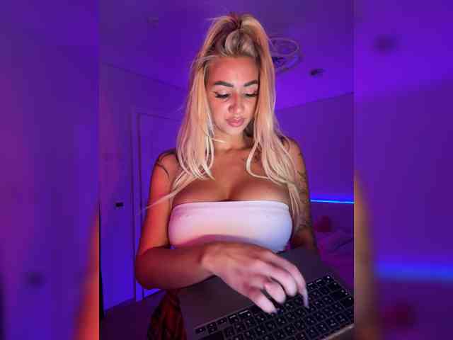 -AmazingBlonde- webcam