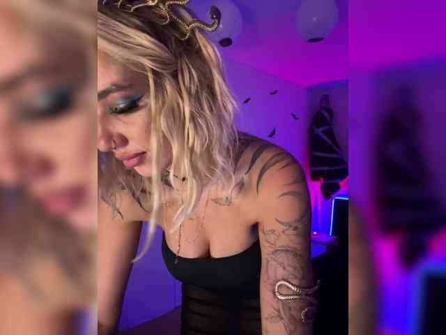 -AmazingBlonde-