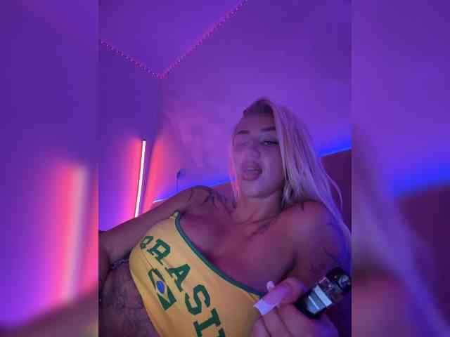 -AmazingBlonde- webcam