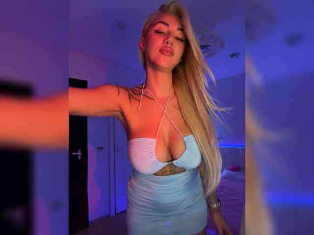 -AmazingBlonde- webcam