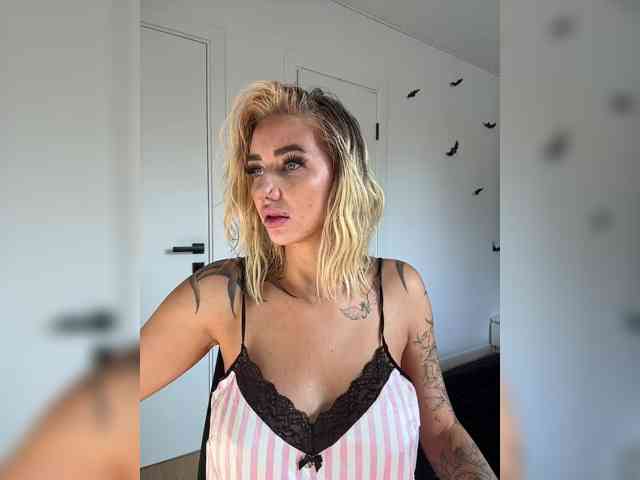 -AmazingBlonde-