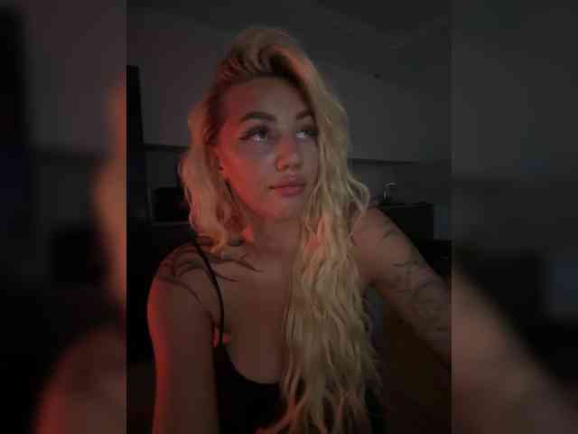 -AmazingBlonde- webcam