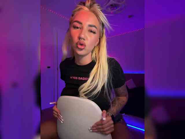-AmazingBlonde- webcam