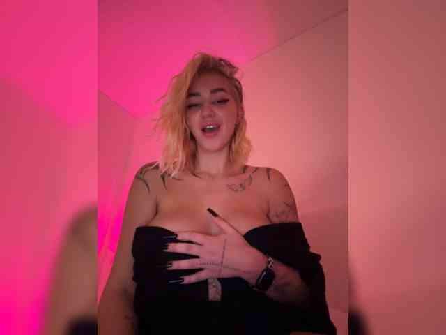 -AmazingBlonde-