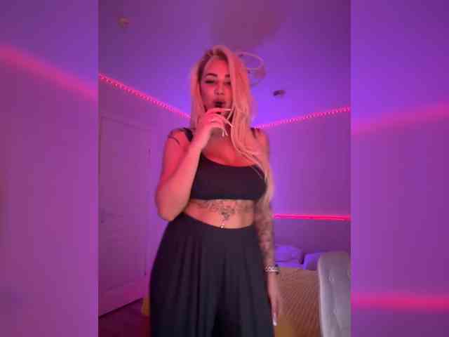 -AmazingBlonde- webcam