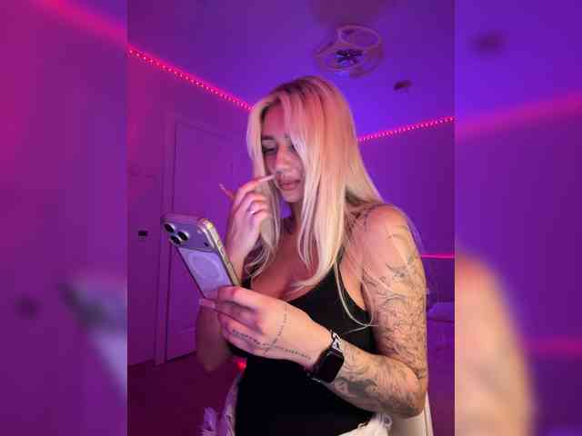 -AmazingBlonde- webcam