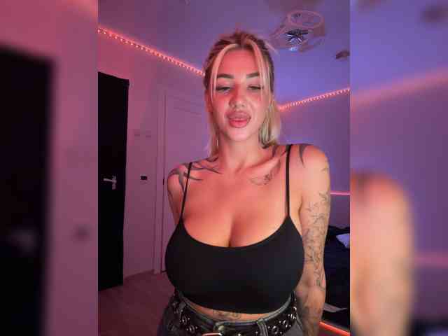 -AmazingBlonde- webcam