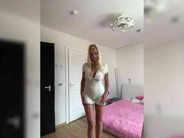 -AmazingBlonde- webcam
