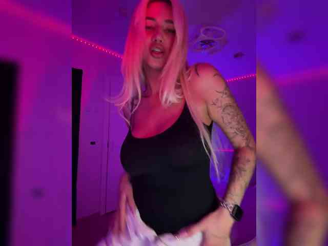 -AmazingBlonde- webcam