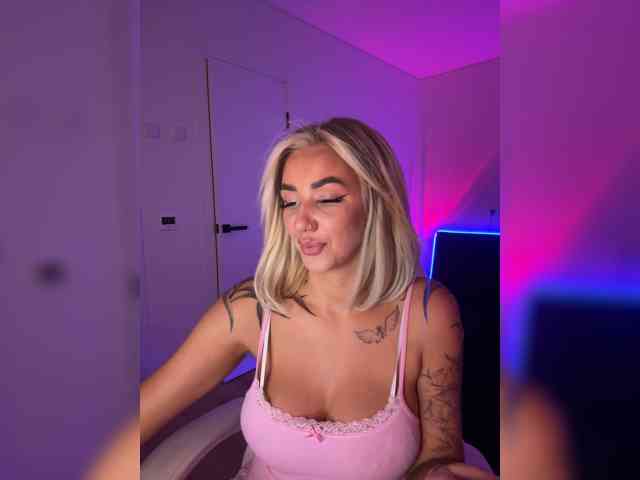 -AmazingBlonde-