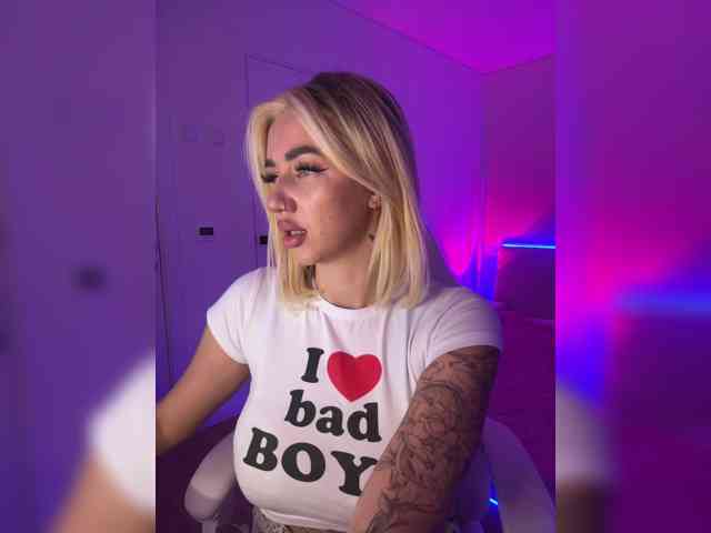 -AmazingBlonde-