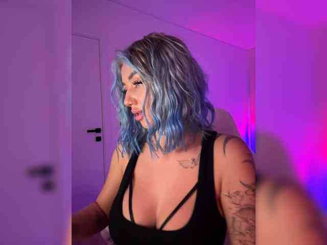 -AmazingBlonde-