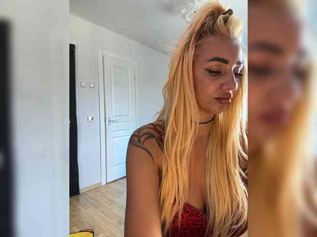 -AmazingBlonde- webcam