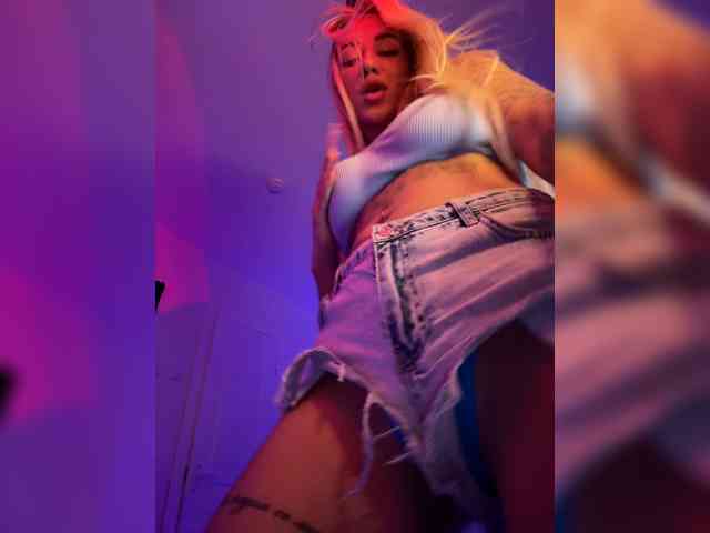 -AmazingBlonde- webcam