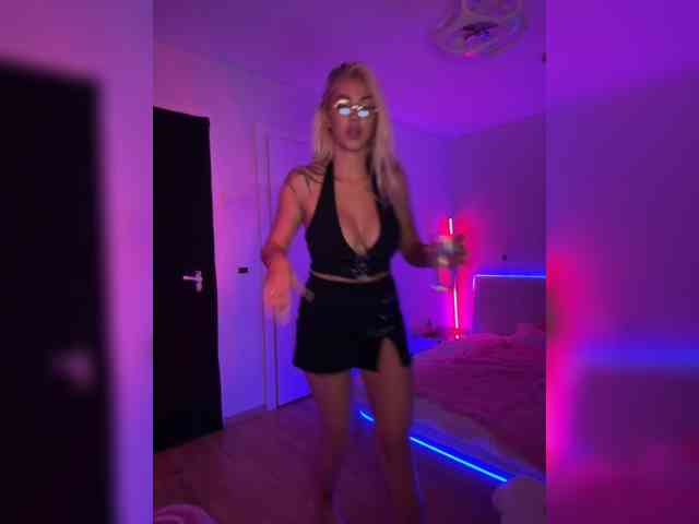 -AmazingBlonde- webcam