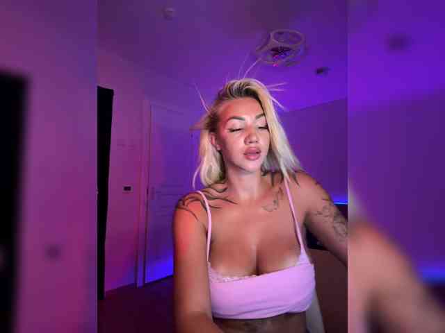 -AmazingBlonde- webcam