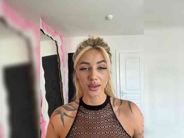 -AmazingBlonde- webcam