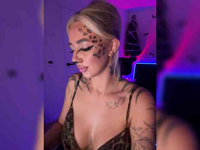 -AmazingBlonde-