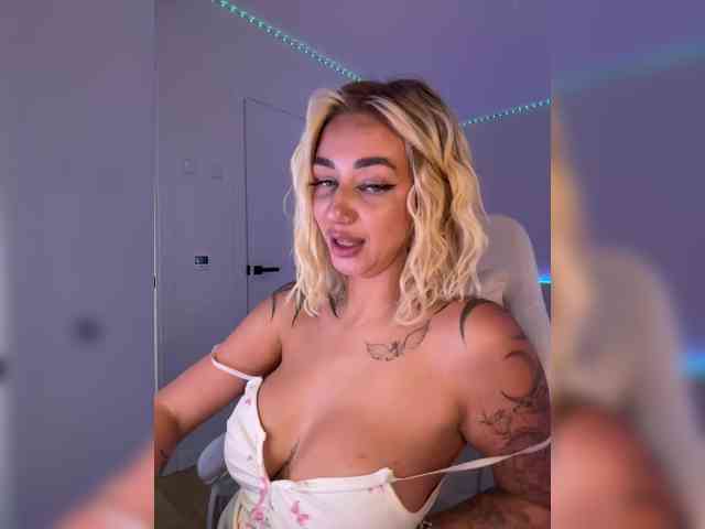 -AmazingBlonde-