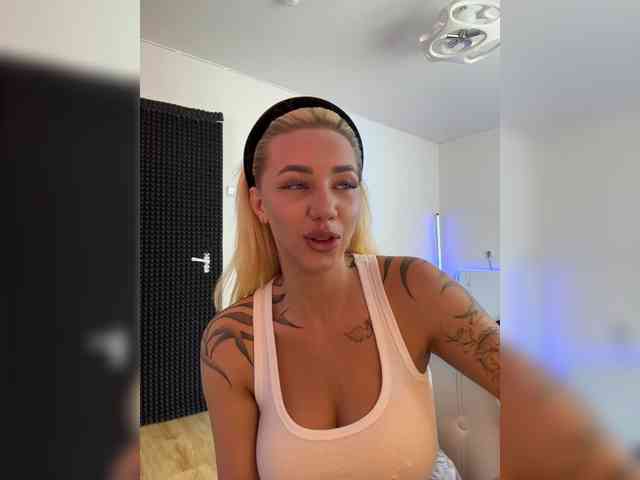 -AmazingBlonde- webcam