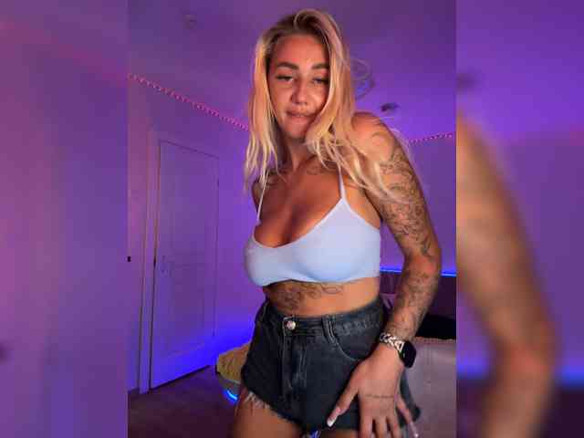 -AmazingBlonde- webcam