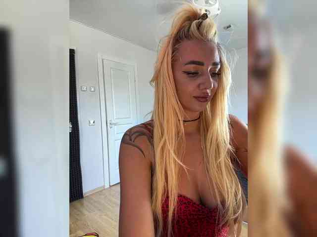 -AmazingBlonde- webcam