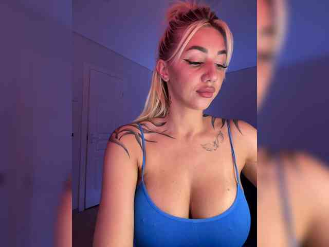 -AmazingBlonde- webcam