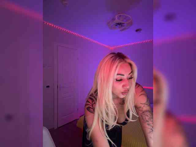 -AmazingBlonde- webcam